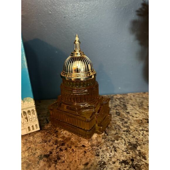 VNTG AVON The Capitol TRIBUTE After Shave Full Bottle With Original Box 5 oz - Picture 2 of 3